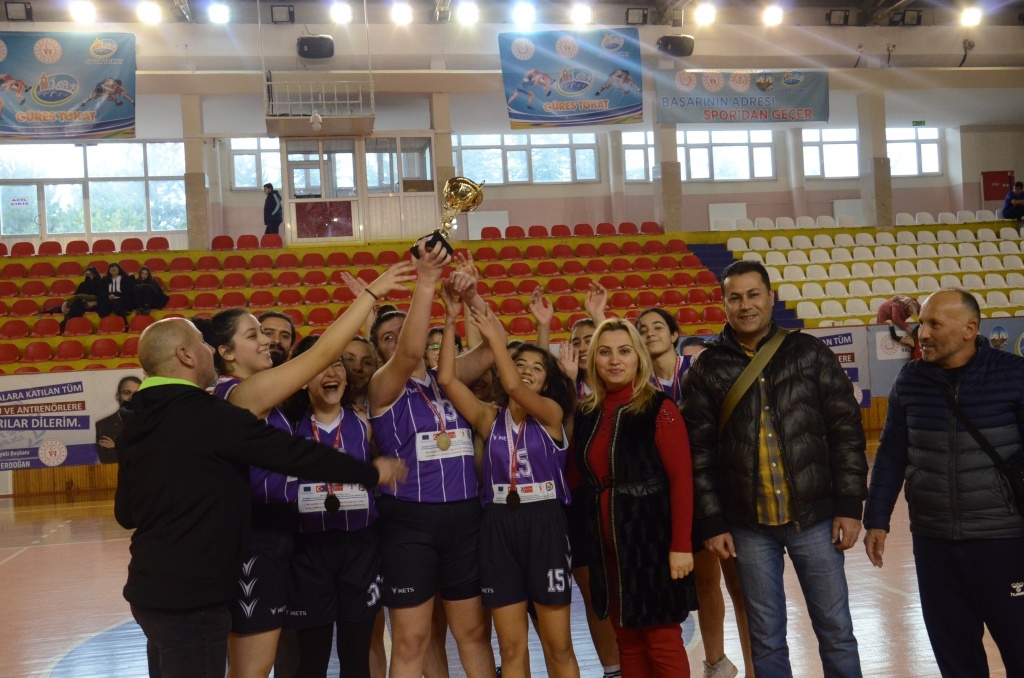 Tokat Plevne Anadolu Lisesi Kız Basketbol Takımımı İl Şampiyonu