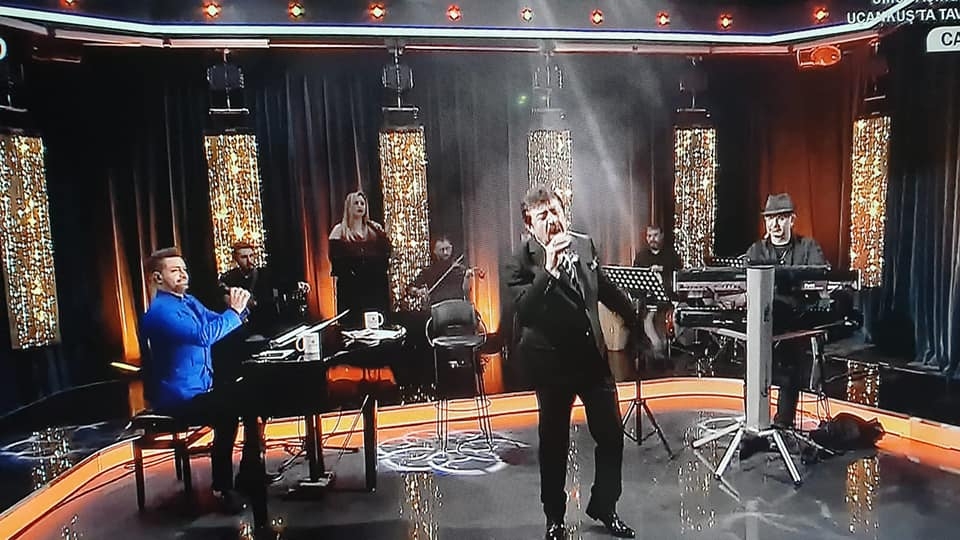 A. SELÇUK İLKAN`DAN MUHTEŞEM BİR SAHNE PERFORMANSI