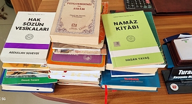 Kitap  okuyorum  Özgürlüğü yaşıyorum.