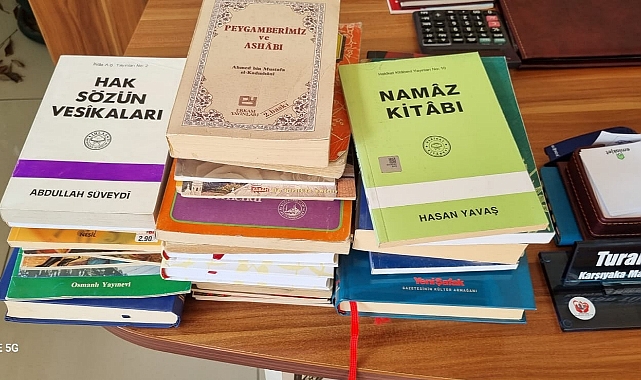 Kitap  okuyorum  Özgürlüğü yaşıyorum.