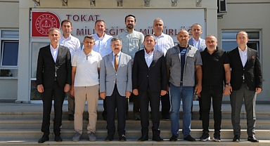 Tokat TSO, TOBB’un desteğiyle  400 bin liralık kırtasiye çeklerini Milli Eğitim Müdürlüğü’ne teslim etti .