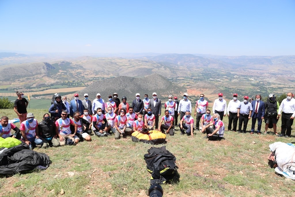Uluslararası Cross Country Yamaç Paraşütü Uzun Mesafe Yarışması Başladı