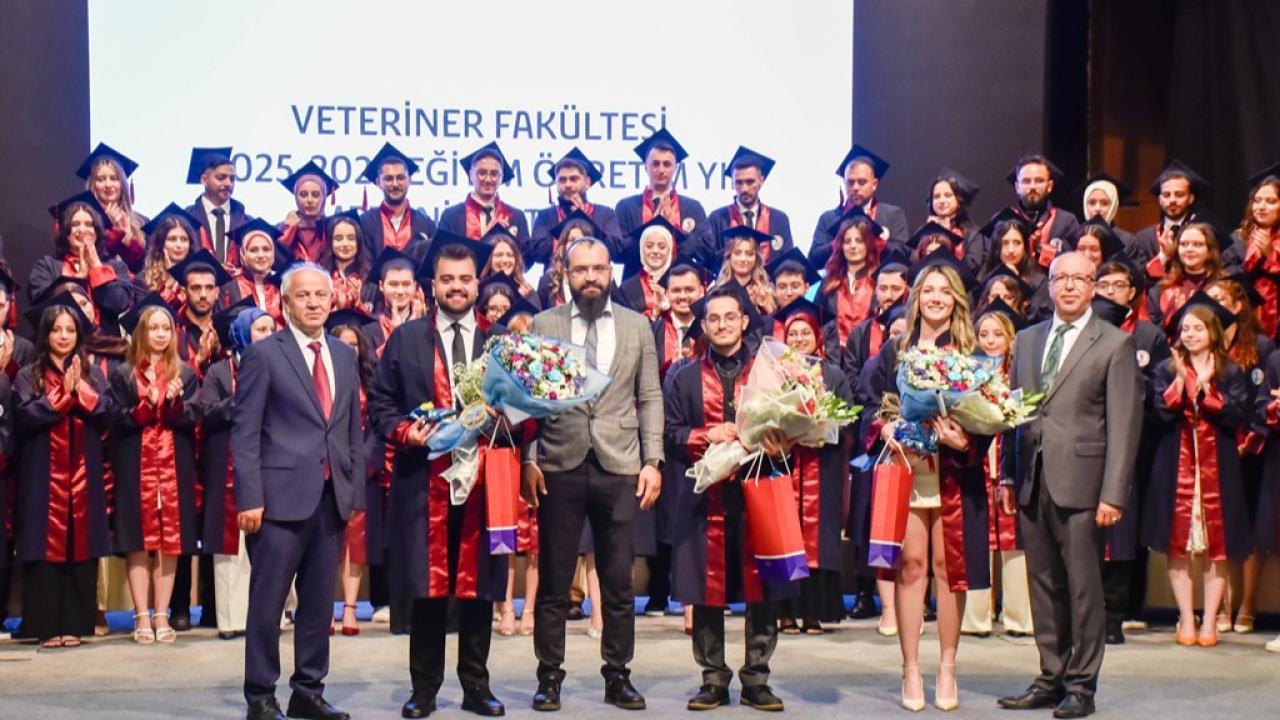 ÖMÜ'DE COŞKU DOLU MEZUNİYET