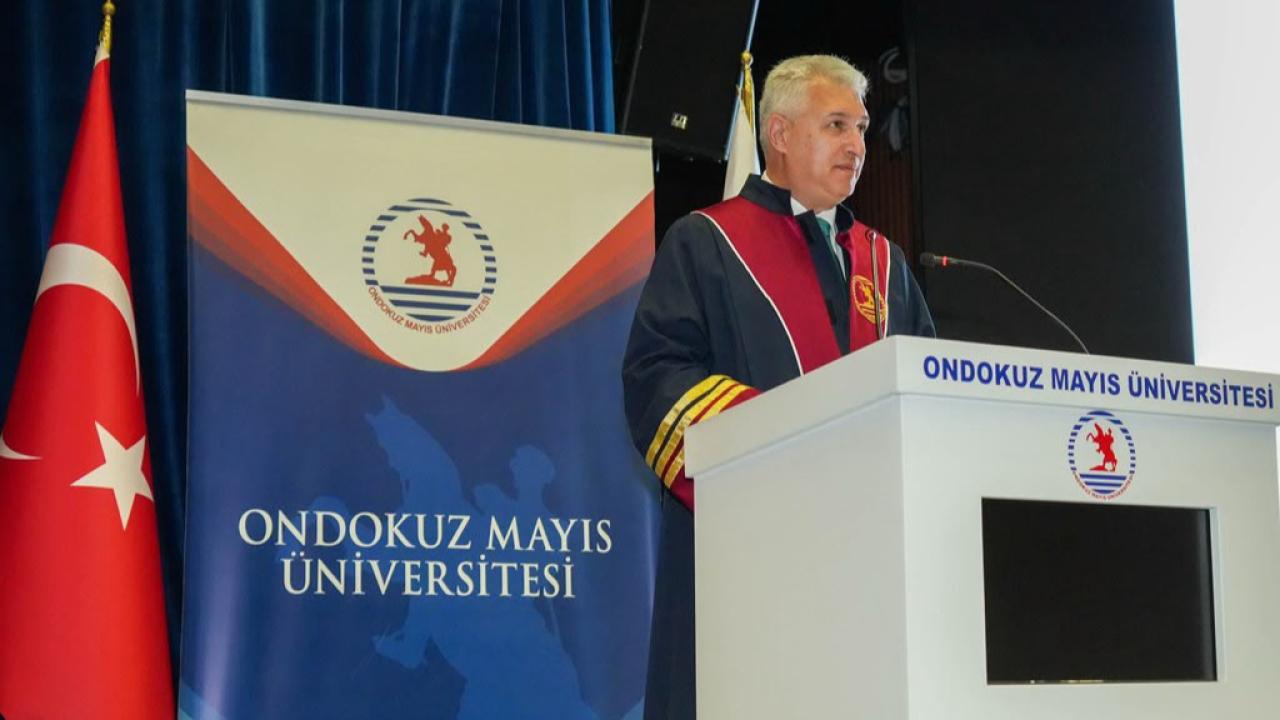 ÖMÜ'DE COŞKU DOLU MEZUNİYET